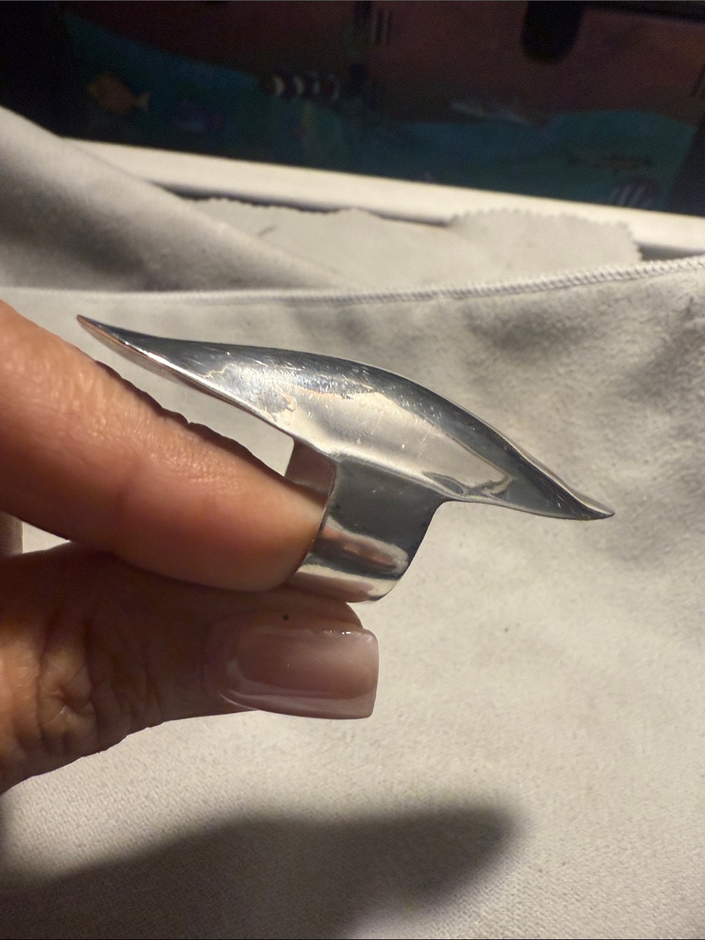 Sleek Silver Statement Ring - Modern Wing Design